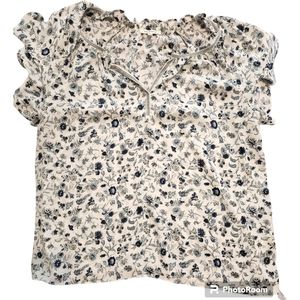 Max Studio  top sz L. Cool/comfy summer  floral. Flutter sleeve.